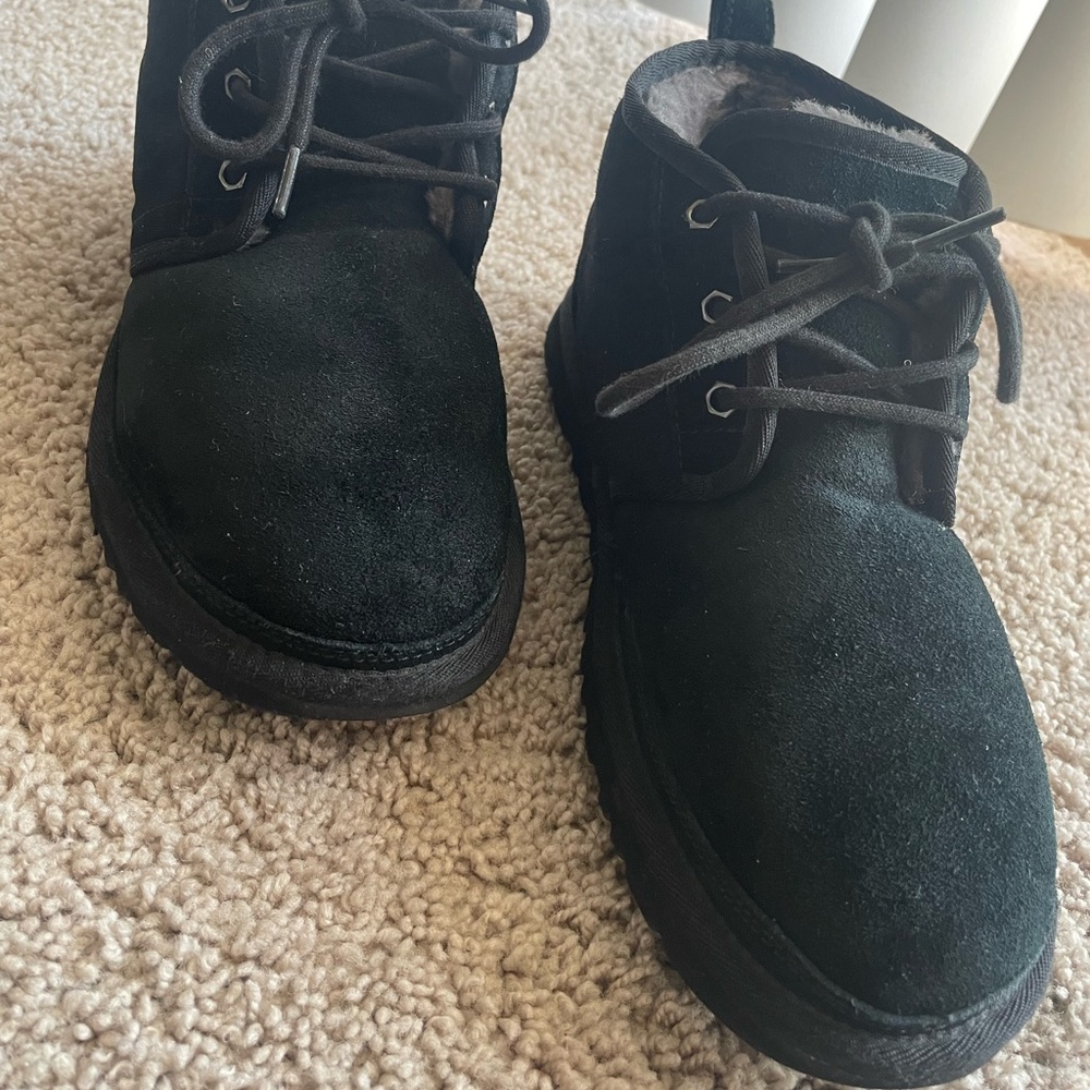 Mens Uggs black. Size 9.  Authentic 💯 and Comfortable